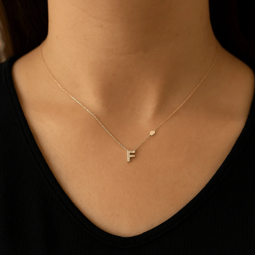 Collar con inicial personalizada