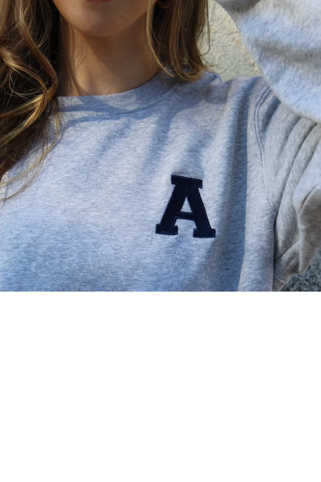 Sudadera unisex con inicial bordada – Oxford Grey Navy